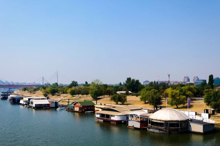 A Belgrade, les splav servent aussi d'habitation sur l'eau