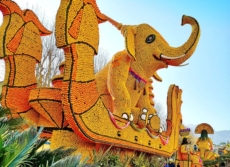 L'éléphant, personnage graphique, est un habitué de la fête
