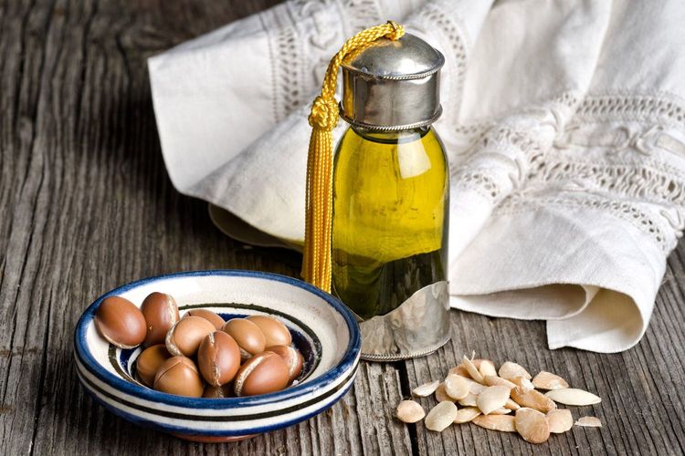 Noix d'argan et l'huile qu'on en extrait