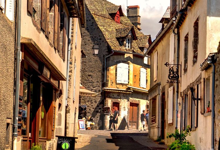Dans les ruelles de Salers, Auvergne