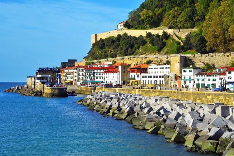 L'Aquarium de San Sebastian vu depuis la mer