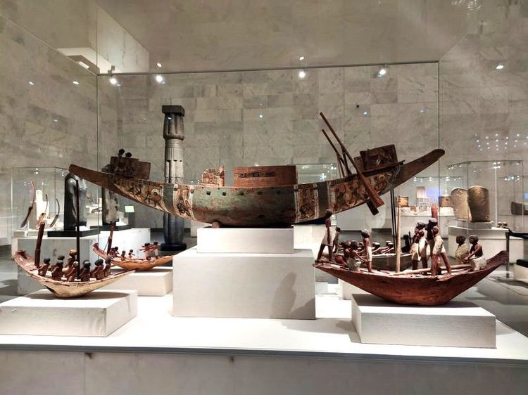Barques exposées dans le Musée National de la Civilisation Égyptienne NMEC)