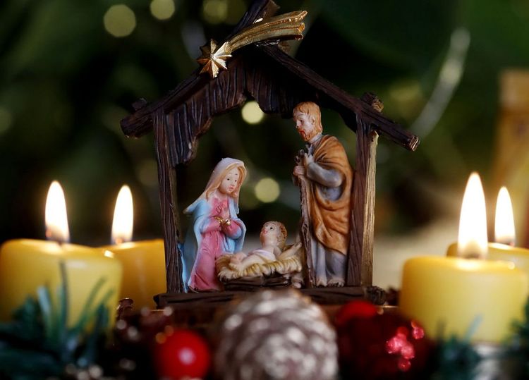 La Nativité à la lumière des bougies