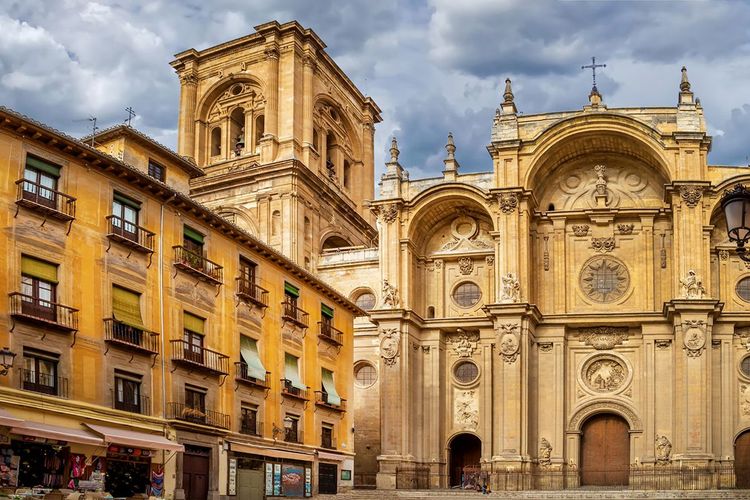 La belle façade baroque de la cathédrale