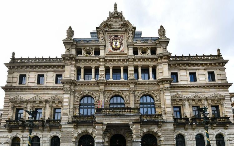Sa façade de style éclectique est un bel exemple de mélange de styles historiques