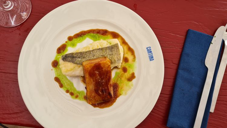 Plat à base de poisson au restaurant La Cantina, Minorque