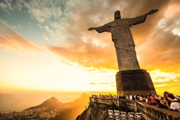 Le Corcovado est le plus haut sommet de Rio. A son sommet : le Christ Rédempteur