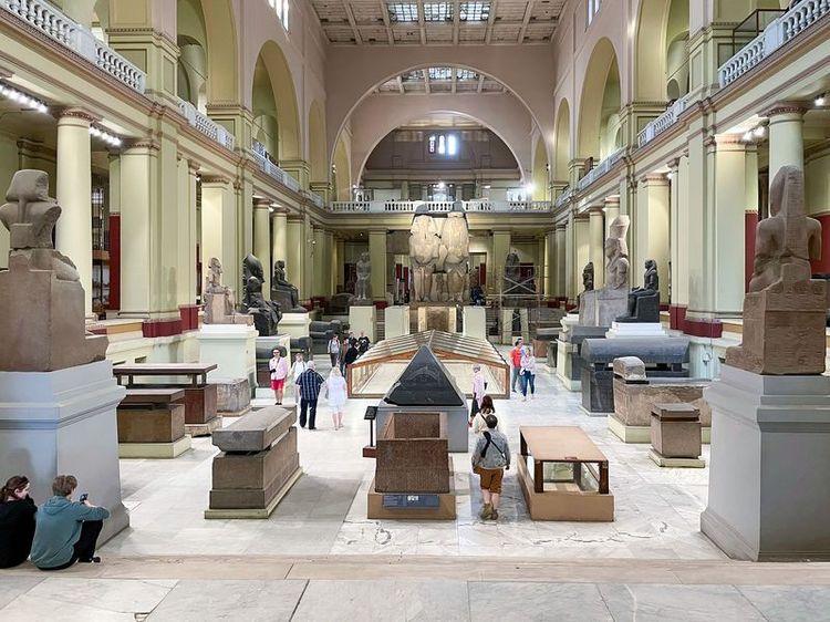 La grande salle du Musée Égyptien du Caire