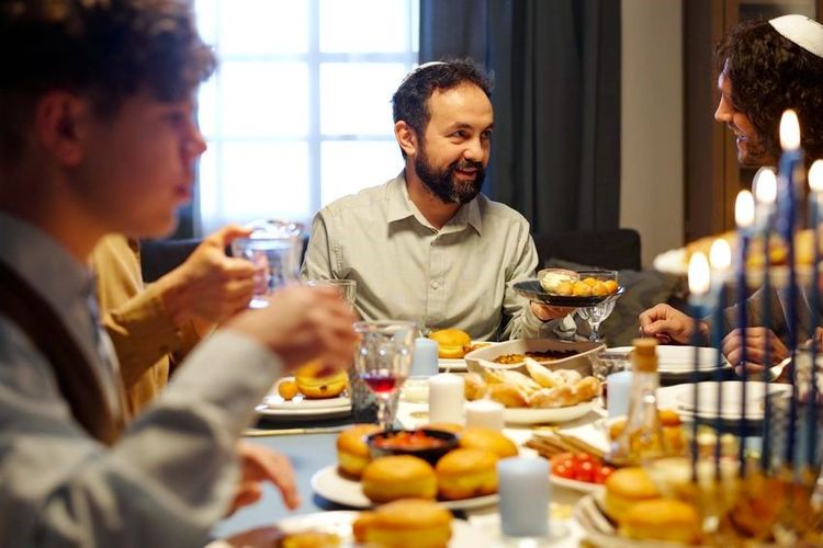 Repas traditionnel juif à Tel Aviv