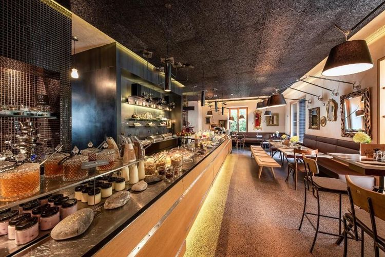 L'espace buffet de l'hôtel