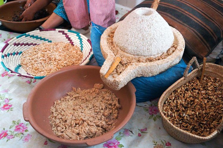 Pressage artisanal des noix d'argan