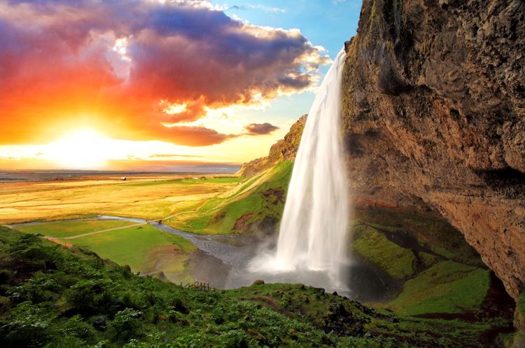 la chute d'eau de Seljalandsfoss