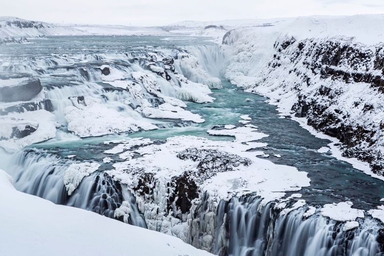 En hiver, tout se fige sur Gullfoss, ou presque