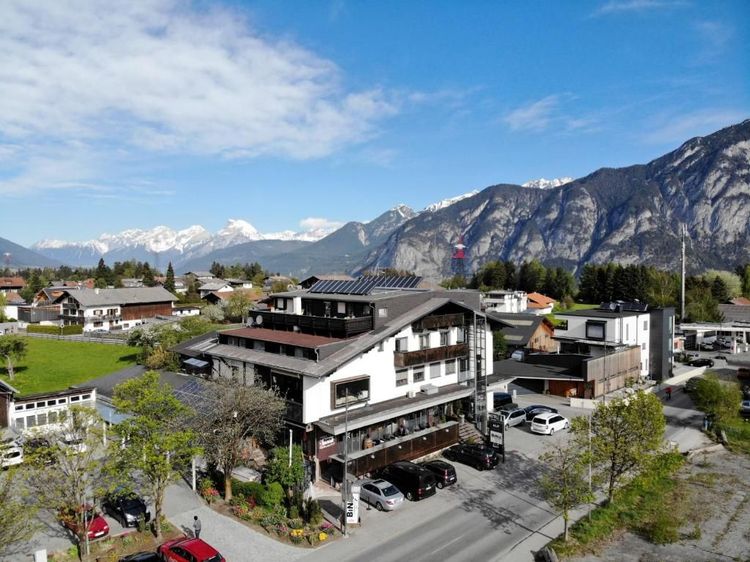 L'hôtel offre une vue imprenable sur les montagnes