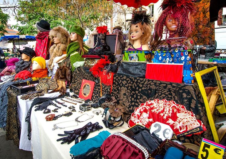 Sur la brocante de la place d'Aligre