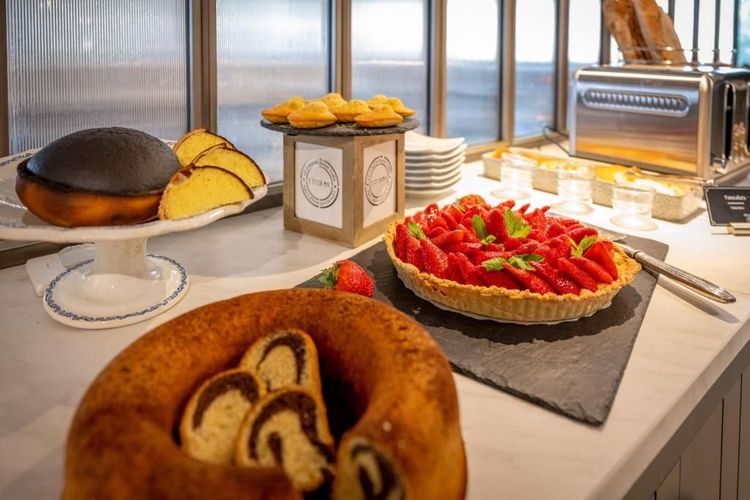 Gâteaux fait maison au petit-déjeuner de l'hôtel