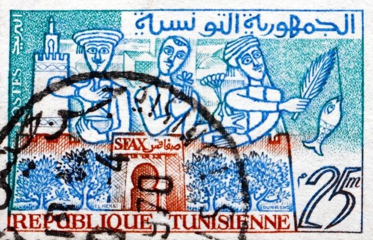 Timbre tunisien sur Sfax, mettant en avant le commerce, la pêche et l'agriculture