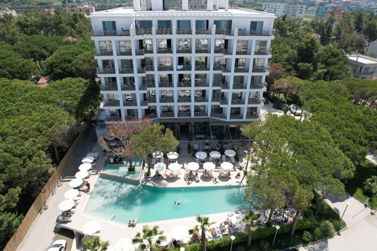 Fllad Resort / @Booking.com