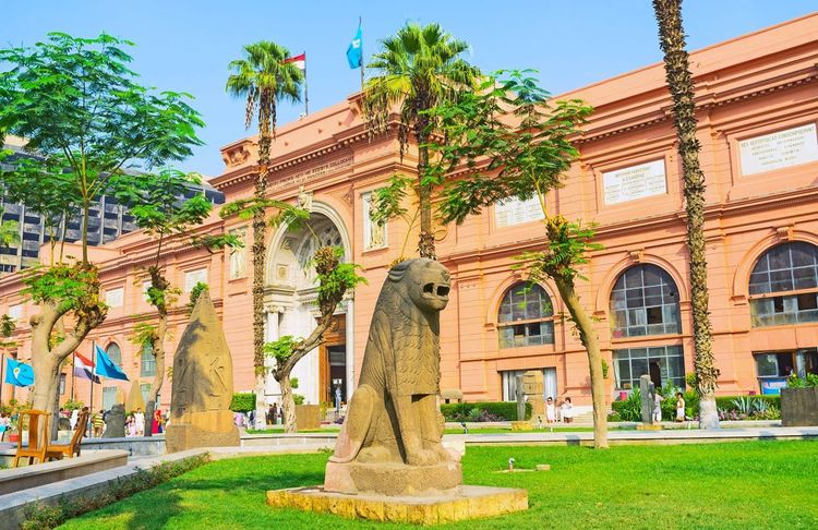 Le musée Egyptien du Caire, place Tahir