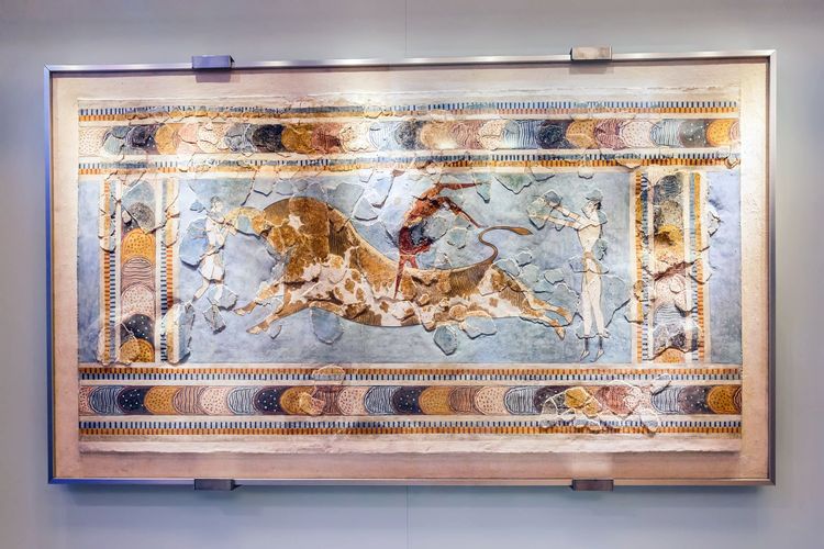 Cette fresque (1400 av. JC) du saut du taureau (taurokhatapsia) exposée au musée d'Héraklion provient de l'aile Est du palais de Knossos