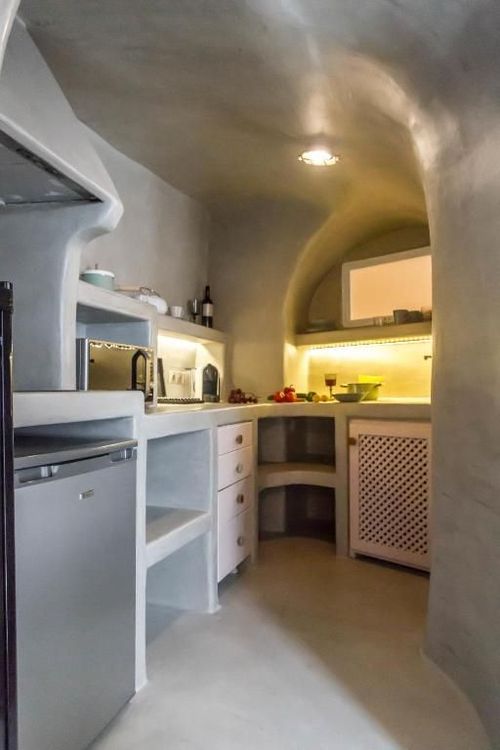 La cocina americana totalmente equipada en la habitación