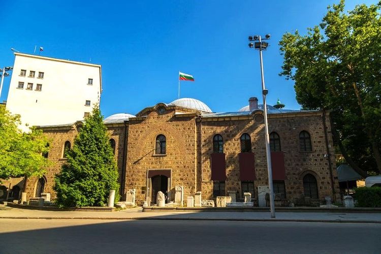 Le bâtiment ancien du Musée archéologique national bulgare à Sofia