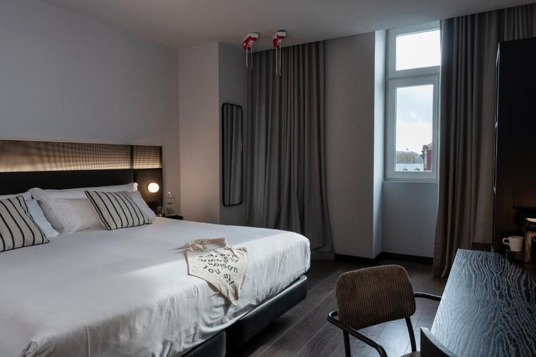 Chic & Basic Gravity 4*. @Booking.com