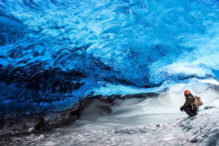 Grotte naturelle sour le glacier de Skaftafell, parc national de Vatnajokull