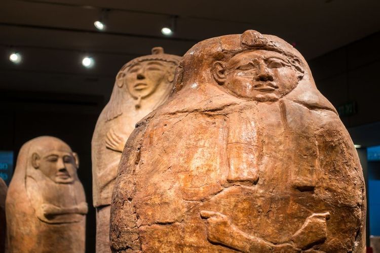 Ces sarcophages sont des cercueils de céramique datant de l'Âge du bronze