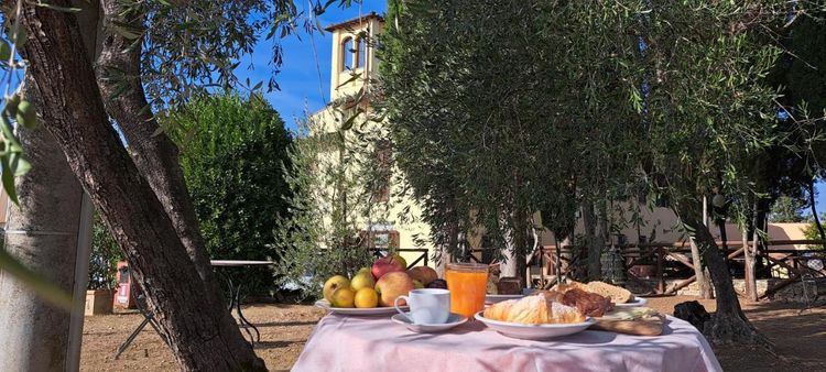 Table dressée façon agritourisme à la Villa Guarnaschelli