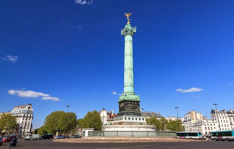 La place de la Bastille, tout près du marché de la création Bastille