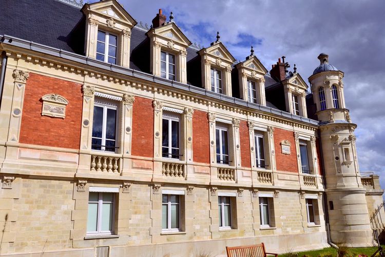 Le château du Prieuré renfermant le musée de la batellerie et des voies navigables