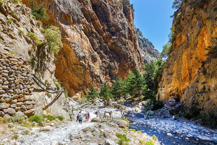 Randonneurs dans la gorge