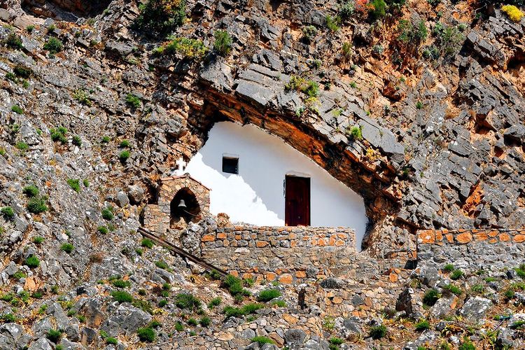 Chapelle orthodoxe troglodyte dans les gorges de Samarie