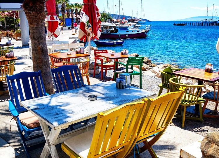Restaurant au soleil, sur la marina de Bodrum