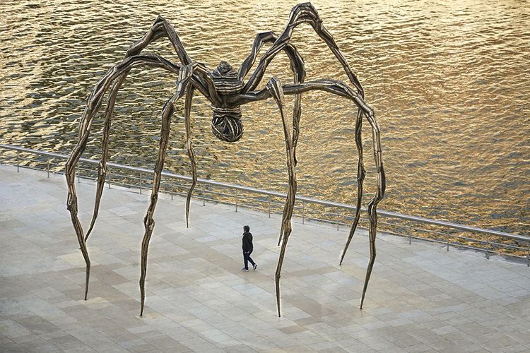 "Maman" de Louise Bourgeois, est là tout le temps