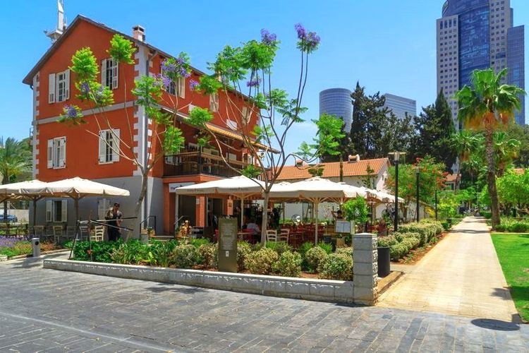 Restaurant dans le complexe de Sarona, à Tel-Aviv (ondé à Haïfa en 1871 par les Templiers allemands)