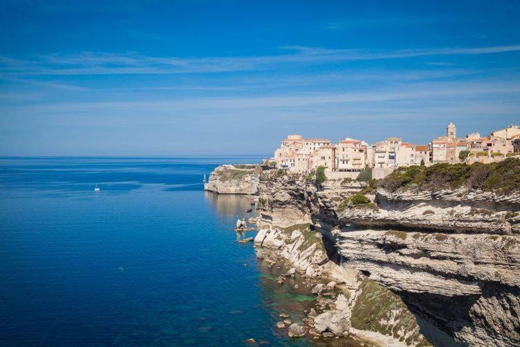 Die ockerfarbenen Klippen von Bonifacio