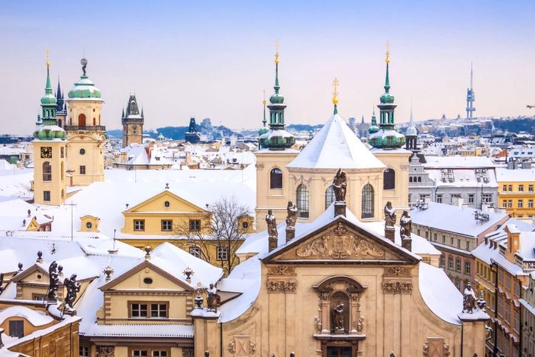 L'architecture 19e de Prague sous la neige