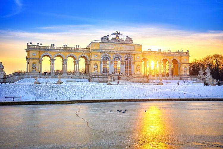 Vienne, le Palais impérial d'été et son jardin sous la neige