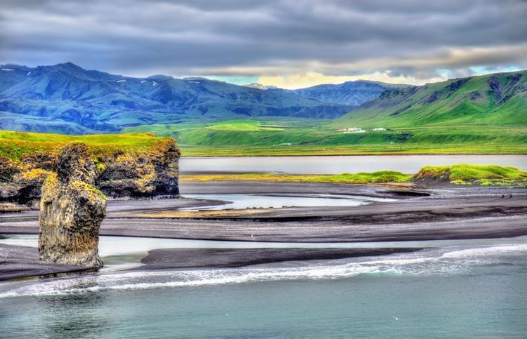 Une plage de Reynisfjara, en Islande