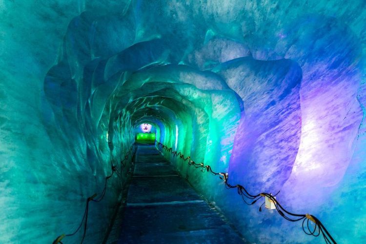 Dans les entrailles de la Mer de Glace, à Chamonix