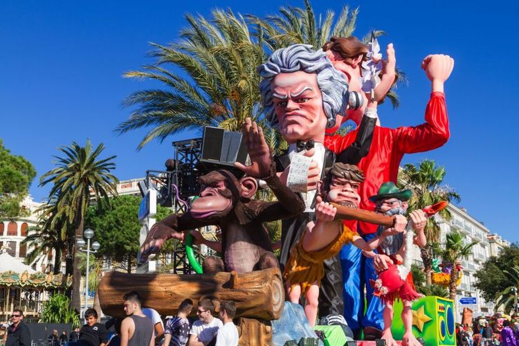 Char coloré autant qu'excentrique du Carnaval de Nice