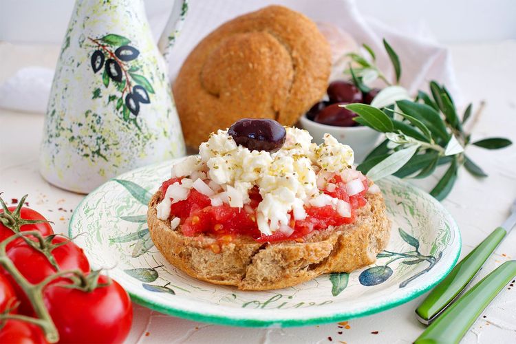 Le dakos, la bruschetta grecque dont on se régale à La Canée