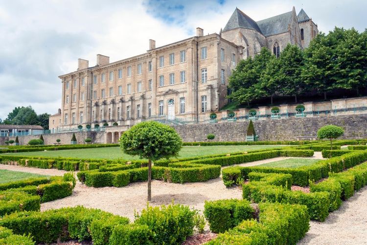  L'abbaye royale Notre-Dame-de-Celles