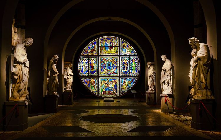 Museo dell'Opera del Duomo et son vitrail d'après Duccio di Buoninsegna