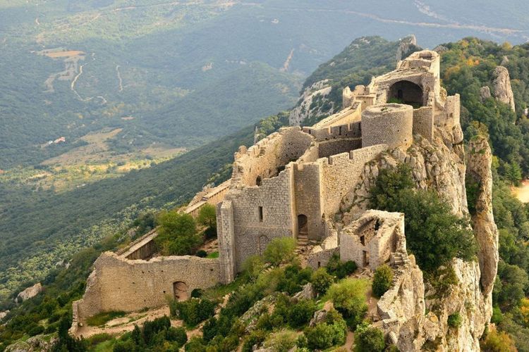 La route des châteaux cartahres ©bjul/123RF