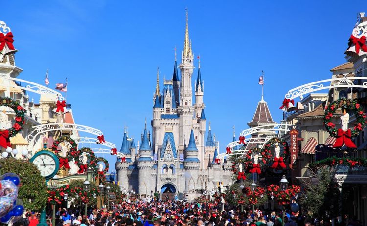 Main Street et le château de Cendrillon dans Magic Kingdom, Floride