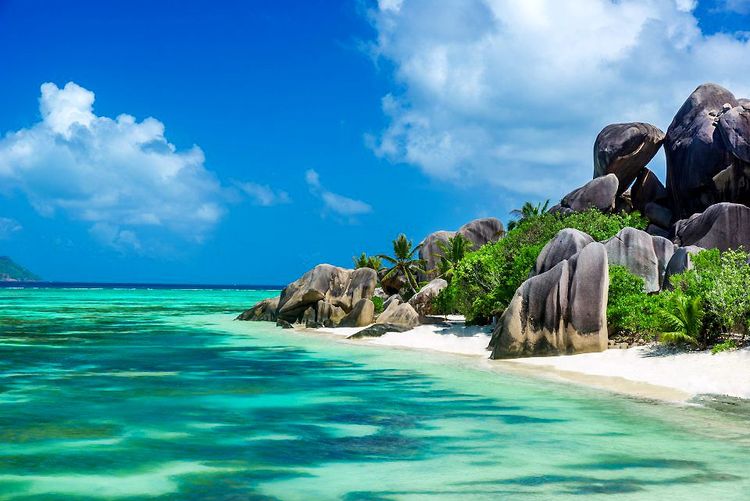 Anse Source d'Argent à La Digue est une plage unique au monde avec ses énormes blocs de granit argentés !