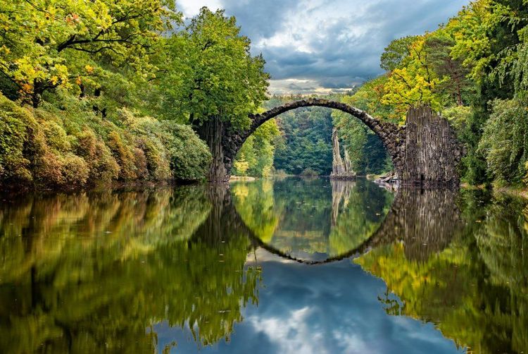 Le Pont du Diable (ou Teufelsbrücke) à Kromlau